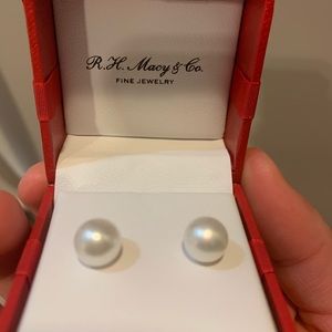 14k 8MM pearl earrings!